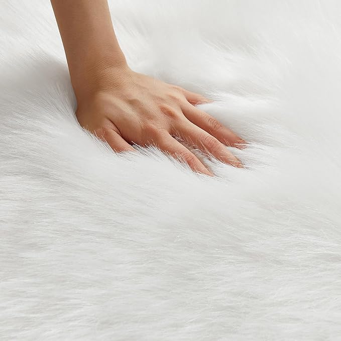 AMTOVO Faux Fur Rug, White Area Rug, Fluffy Sheepskin Rug, Fuzzy Ultra Soft 2 x 4 ft Shag Rugs for Bedroom Sofa Throw Cushion Room Decor, Sheepskin