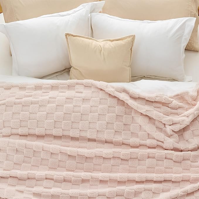 Bedsure GentleSoft Full Size Blankets for Bed Light Pink - Super Soft Cozy Fleece Blanket for Women Men Girls, Large Fuzzy Throws for Bedroom Decor, 84x90 Inches