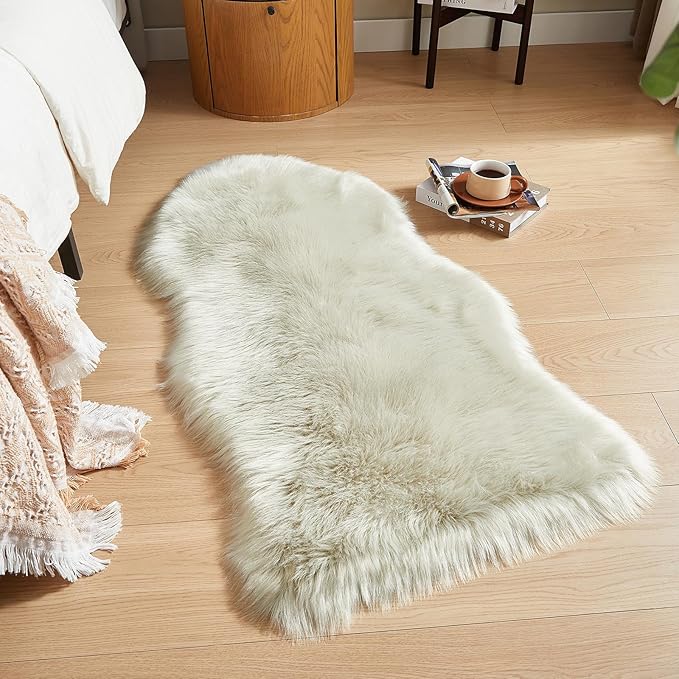 AMTOVO Faux Fur Rug, Light Grey Area Rug, Fluffy Sheepskin Rug, Fuzzy Ultra Soft 2 x 4 ft Shag Rugs for Bedroom Sofa Throw Cushion Room Decor, Sheepskin