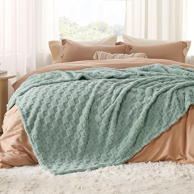 Bedsure GentleSoft Full Size Blankets for Bed Sage Green - Super Soft Cozy Fleece Blanket for Women Men Girls, Large Fuzzy Throws for Bedroom Decor, 84x90 Inches